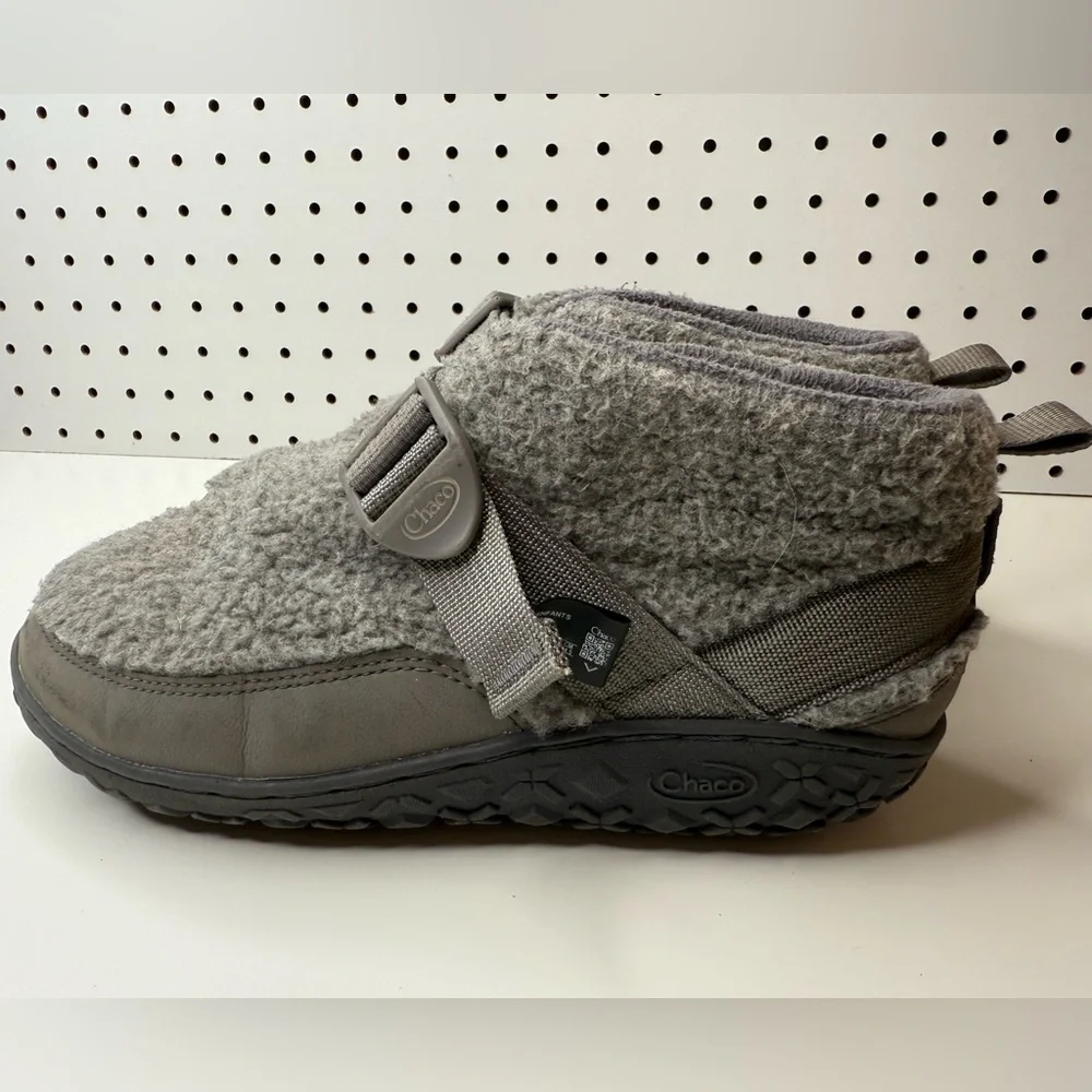 Chaco Kids Ramble Fluff Slippers Gray Size 5.5 Casual Loungewear Cozy Cabincore